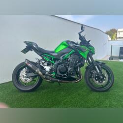 Kawasaki z900 performance 2023. Motos