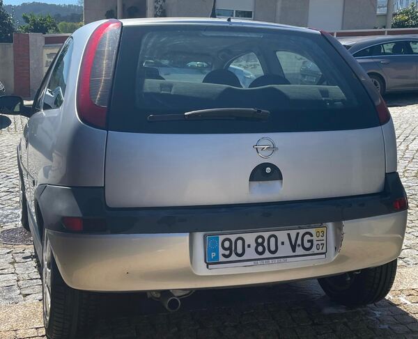 Opel Corsa B. Carros