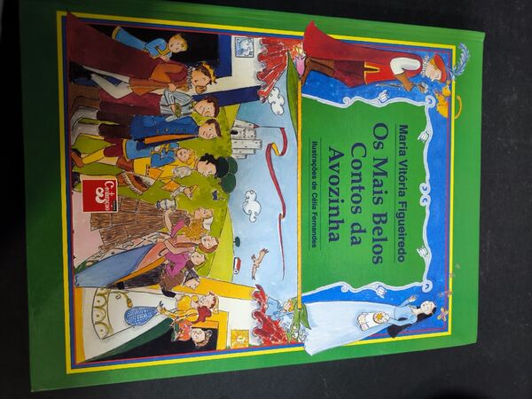 Livro Os mais belos contos da avozinha. Livros