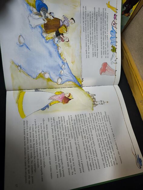 Livro Os mais belos contos da avozinha. Livros