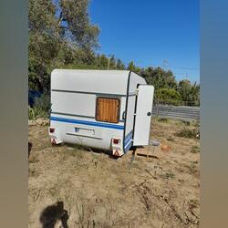 Vendo Caravana Pluma em fase terminal de restaura . Caravanas. Vila Franca de Xira. 650 kgs     Muito bom