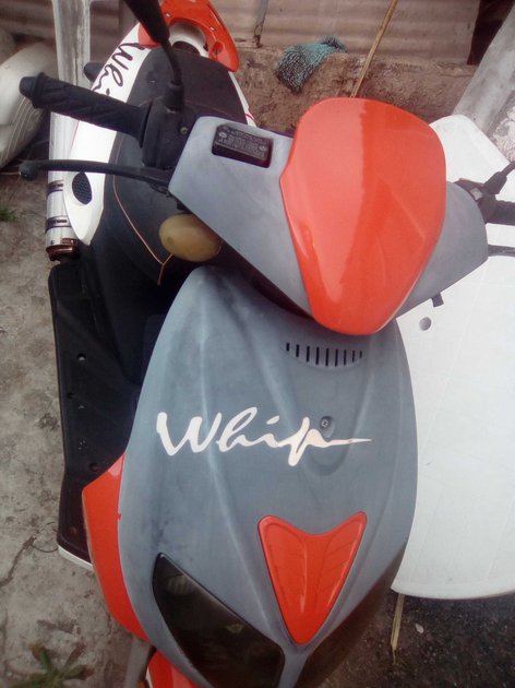 Mota Scott 125 jonway CB de 2012 com 8000 om. Motos
