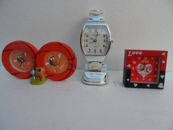 Relógios de mesa e Parede. Relógios