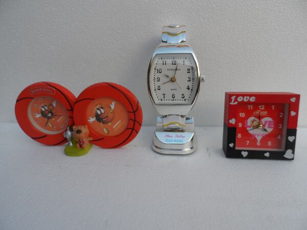 Relógios de mesa e Parede. Relógios