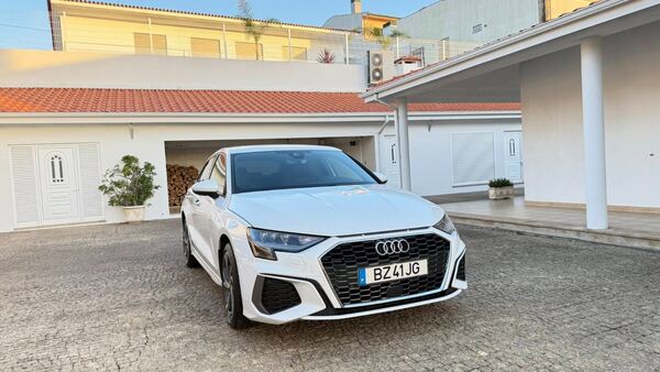 Audi A3 Sportback 40 TFSIe S line. Carros