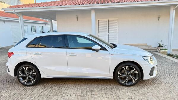 Audi A3 Sportback 40 TFSIe S line. Carros