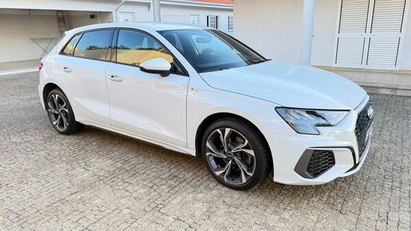 Audi A3 Sportback 40 TFSIe S line. Carros