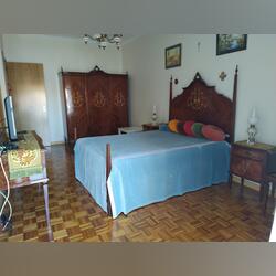 Suite - Reboleira (Transportes a 7 min a pé). Ofereço Quarto para Arrendar. Amadora. 1 m2 1 quarto Cama de casal   1 banho Longo (12+ meses) Andar intermédio