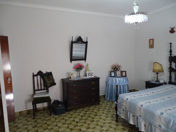 Quarto completo clássico em castanheiro – anos 80. Conjuntos de móveis para quarto