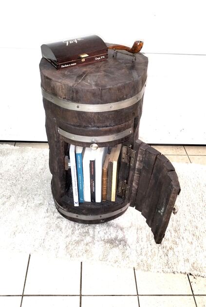 Móvel único, escavado em toro de sobreiro . Outros Arte e Decoração