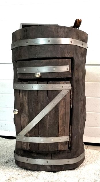 Móvel único, escavado em toro de sobreiro . Outros Arte e Decoração