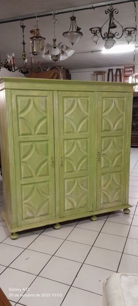 Roupeiro de 3 portas nº 2. Armários