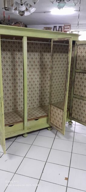 Roupeiro de 3 portas nº 2. Armários