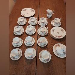 Conjunto Royal Albert "Moss Rose". Louças