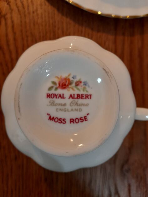 Conjunto Royal Albert "Moss Rose". Louças