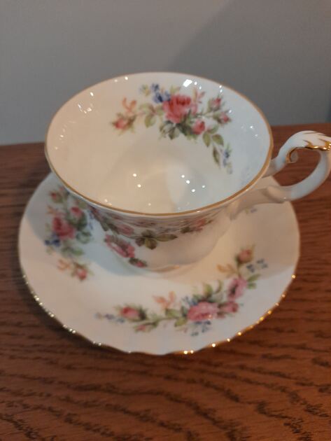 Conjunto Royal Albert "Moss Rose". Louças