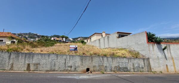 Vende-se terreno para construção de várias moradia. Terreno Rústico