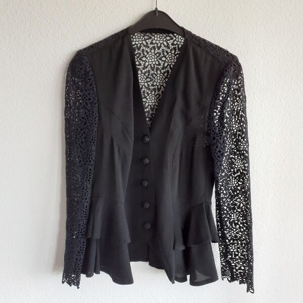 Blazer e top de renda. Fatos e Blazers