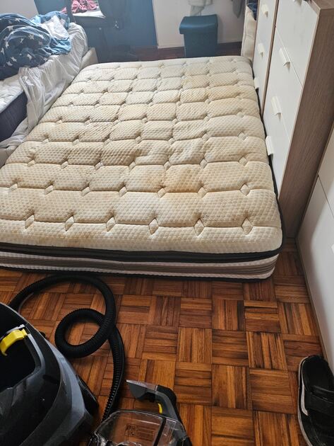 Conjunto cama + colchão. Camas