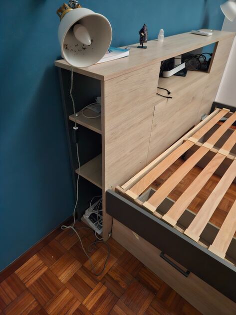 Conjunto cama + colchão. Camas