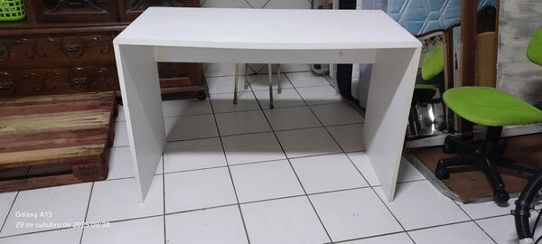 3 secretárias. Secretárias