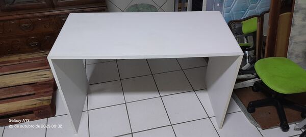 3 secretárias. Secretárias