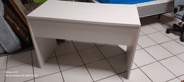 3 secretárias. Secretárias