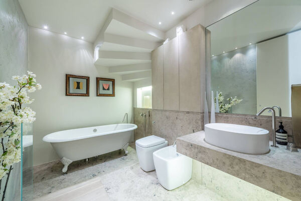 Apartamento duplex com 3 quartos e 3 casas de banh. Casa e apartamentos para arrendar