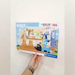 Puzzle 104 peças Bluey. Puzzles