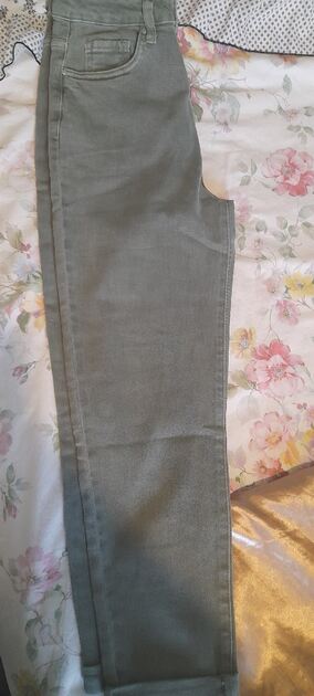 vendo calças Novas. Calças mulher e Macacão