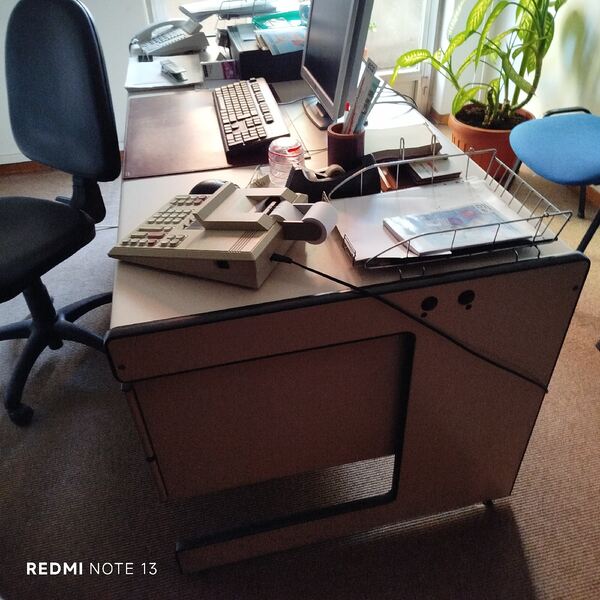 Secretária para escritório 1,80x75cm. Mobiliário comercial e lojas