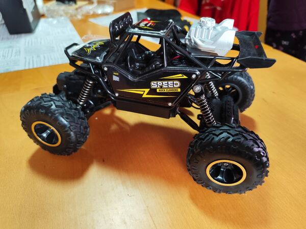carro de controle remoto off-road. Outros (Eletrónica)