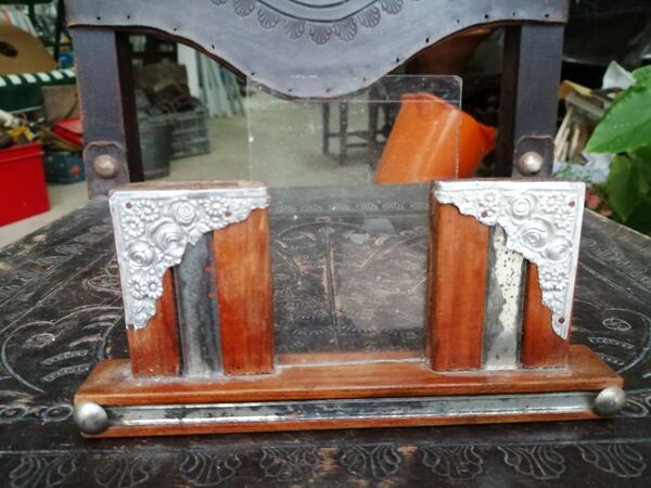 moldura pequena antiga em madeira. Mobiliário antigo