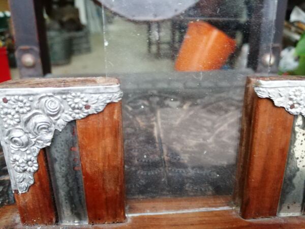 moldura pequena antiga em madeira. Mobiliário antigo