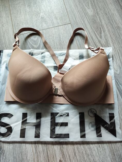 Soutien cor da pele traçado nas costas. Lingerie