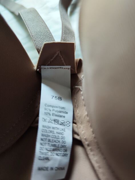 Soutien cor da pele traçado nas costas. Lingerie