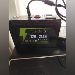 2 baterias de iões de lítio (Li-ion) de 12V e 21Ah. Outros Veículos