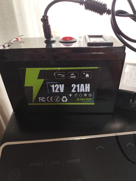 2 baterias de iões de lítio (Li-ion) de 12V e 21Ah. Outros Veículos