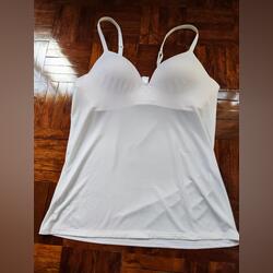 Top branco com soutien incorporado Shein. Tops Femininos