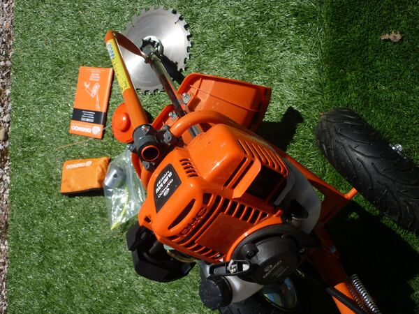 roçadora Daewoo. Ferramentas de Jardim