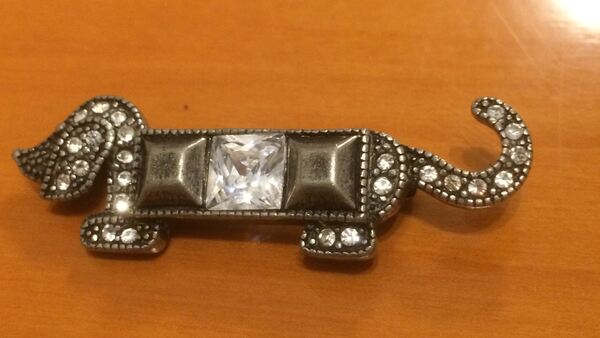 Alfinete de peito Marcassite- Mulher. Broches e pins