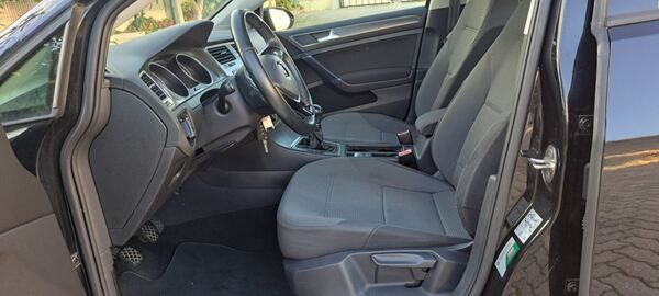 VW GOLF VII 1.6TDI  Motion BlueMotion. Carros