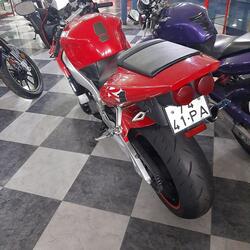 Yamaha R1 . Motos. Alenquer. 2001  Yamaha 55.000 km Moto desportiva Gasolina com chumbo Vermelho 1000 cc Muito bom