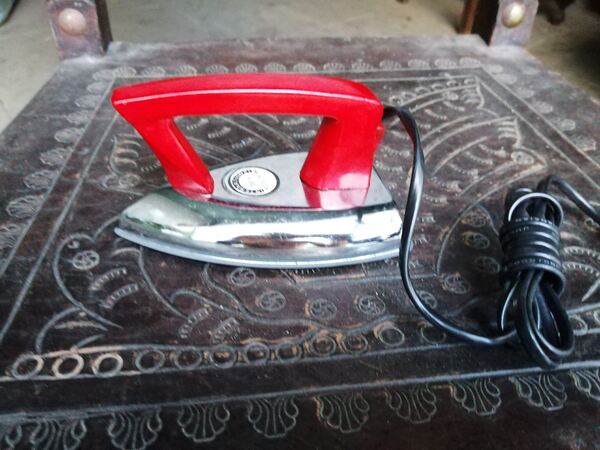 Ferro de passar de viagem ,vintage, 10 euros. Outras Artes e Coleccionismo