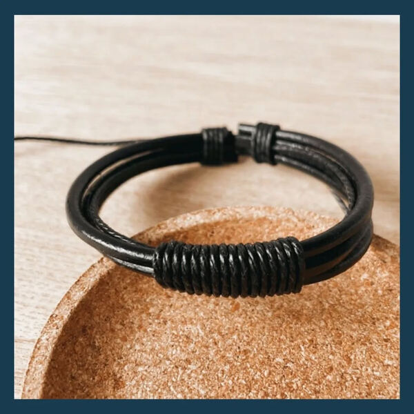 Pulseira em Couro Vegan - Preta. Pulseiras