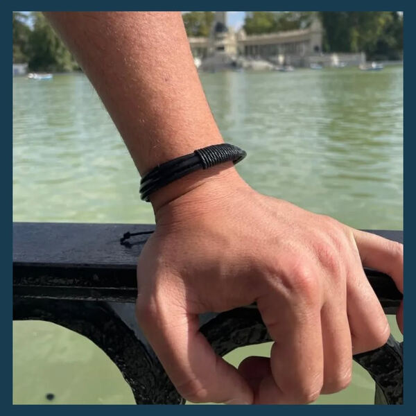 Pulseira em Couro Vegan - Preta. Pulseiras