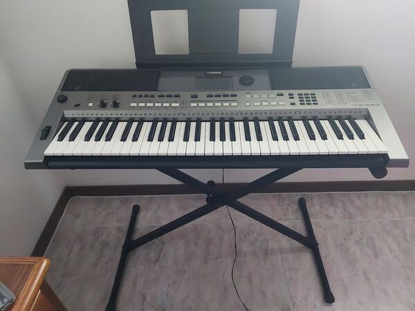 Piano/teclado YAMAHA. Pianos e Teclados