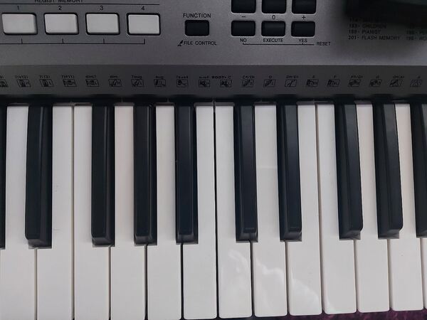 Piano/teclado YAMAHA. Pianos e Teclados