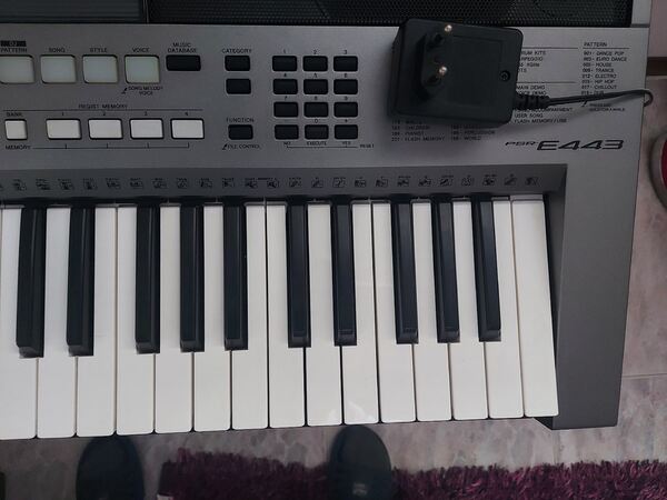 Piano/teclado YAMAHA. Pianos e Teclados