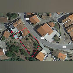 Moradia c/ Terreno - Sanfins do Douro. Casa e apartamentos para vender. Alijó. 130 m2 3 quartos 1 banho  E Para renovar Armazém Garagem